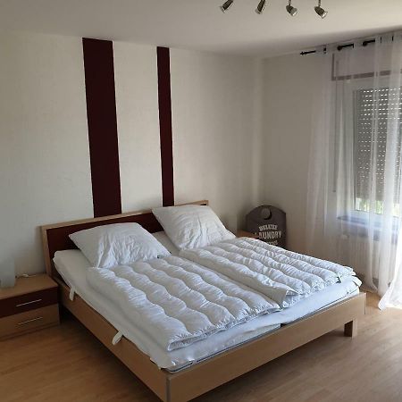Ferienwohnung Schaefer- Arnold ฮูเดสไฮม์ แอม ไฮน์ ภายนอก รูปภาพ