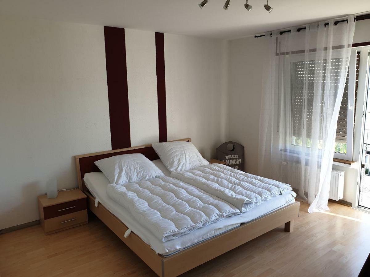 Ferienwohnung Schaefer- Arnold ฮูเดสไฮม์ แอม ไฮน์ ภายนอก รูปภาพ